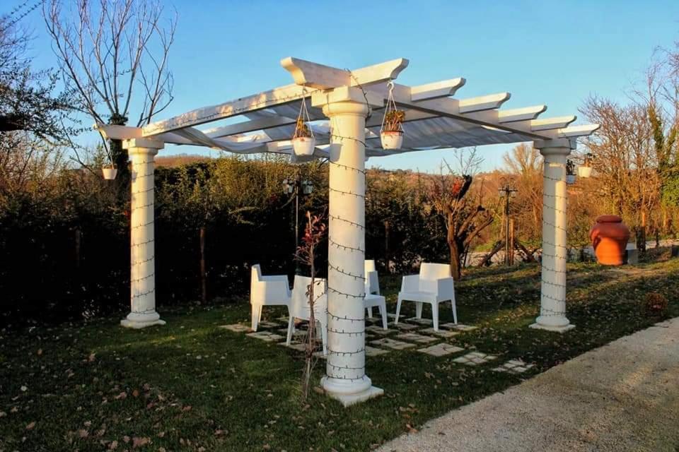Tenuta Santo Stefano Azienda Agrituristica Santo Stefano del Sole Kültér fotó