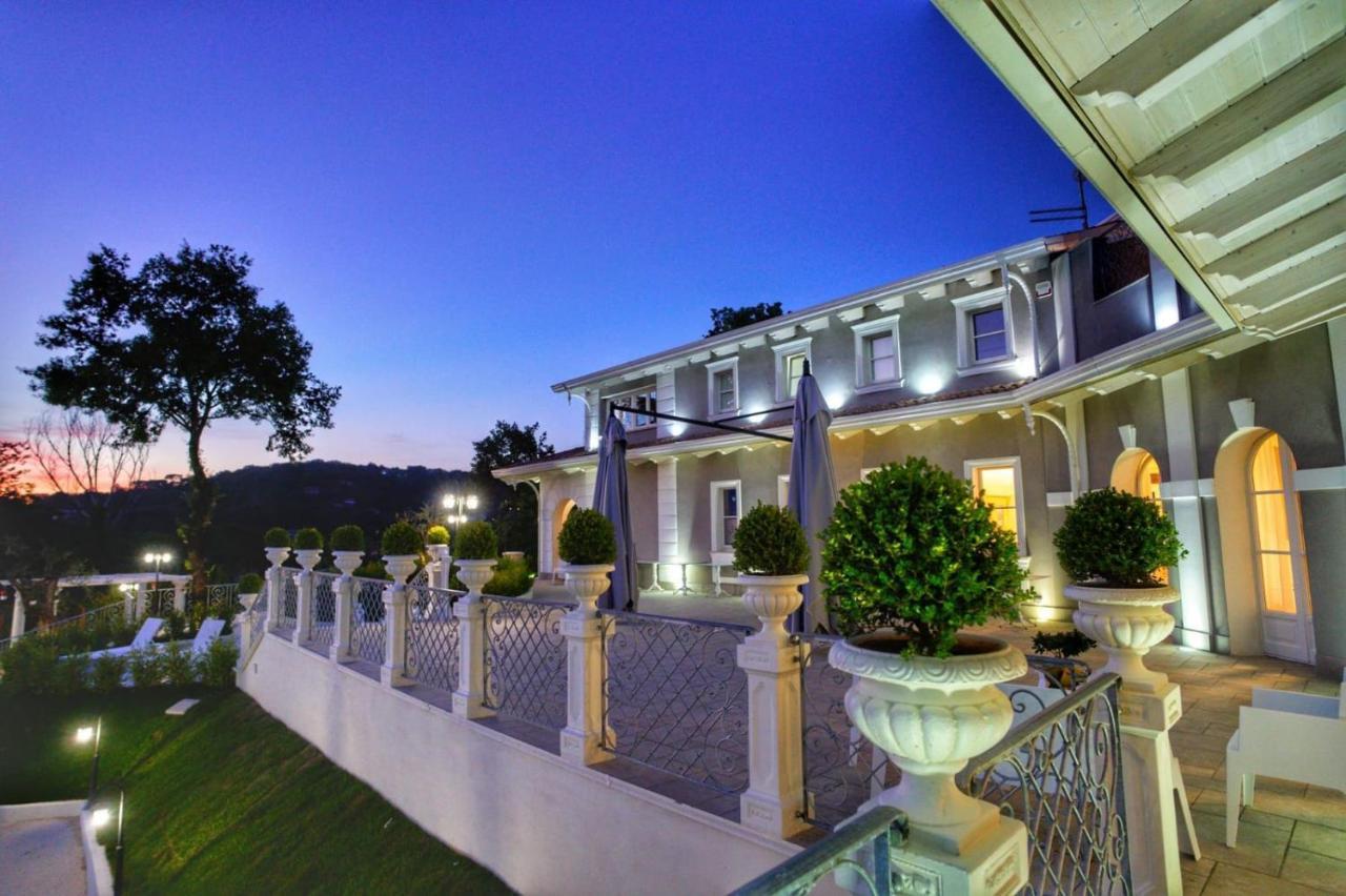 Tenuta Santo Stefano Azienda Agrituristica Santo Stefano del Sole Kültér fotó